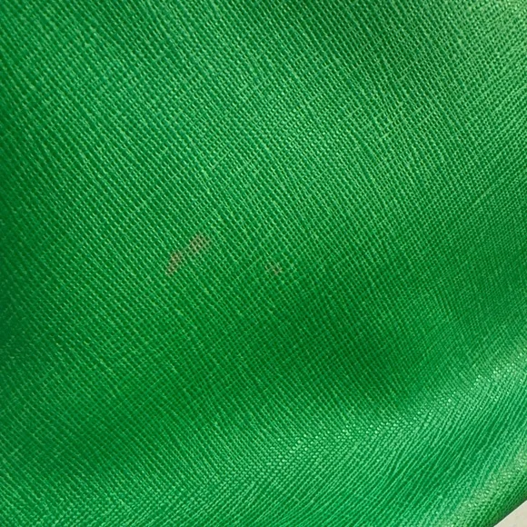 Michael Kors Bright Green Saffiano Tote with Gold Hardware - Picture 8 of 15